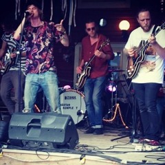 Bikt av en Real Doll - Local Loco & the Idiots