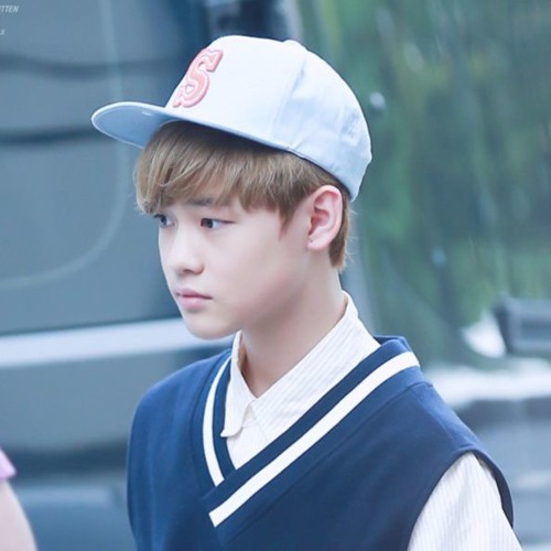 Listen to Zhong Chenle (钟辰乐) - Close My Eyes (瞳をとじて) by