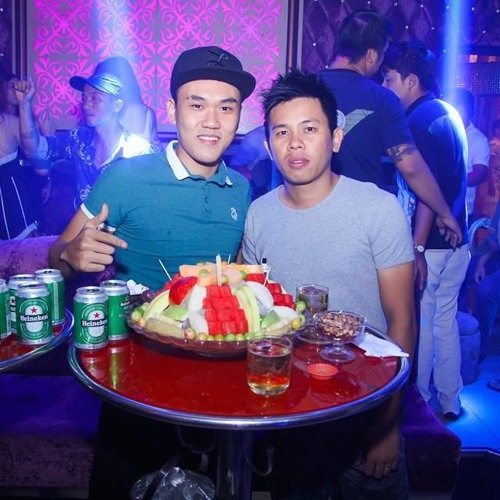 Who Got My Eyes On You - Khang Chivas ft Viezd