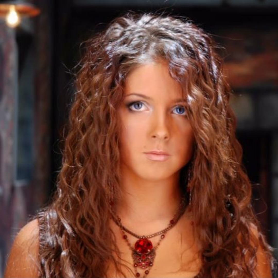 Музыкальные клипы. Нюша вою на луну. Вою на луну дата выхода. Фото нюши из клипа вою на луну. Нюша вою на луну 2009.