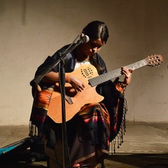 LLAKI SHUNGULLA- Tamya Moran (En vivo)