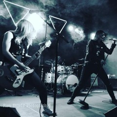 The Ramonas - Do You Wanna Dance