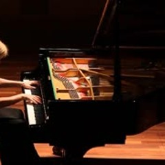 Valentina Lisitsa plays Liszt s Hungarian Rhapsody No. 2 LIVE