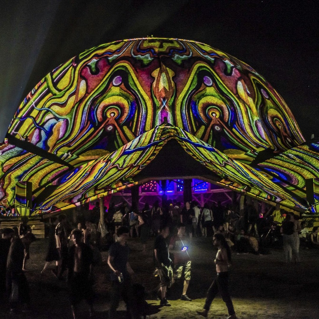 Qoshiqchi Alsou zerikadi