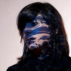 Hold Dub (feat. Núria Graham)