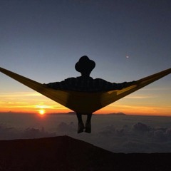 Kenangan Sebuah Senja (Puisi Iyut Fitra)