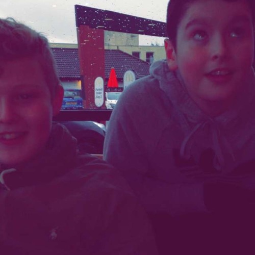 Stream I'll Bring you Flowers in The Pouring Rain 🍬 🍭 by chris hutton ☮