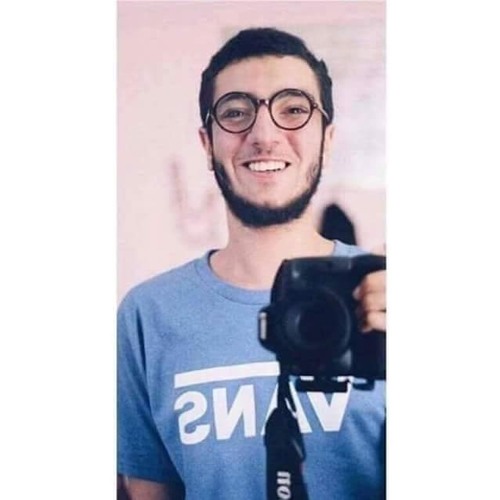 القناص "قد لمعت عيناه"