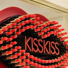 KISS KISS PARIS (2016)