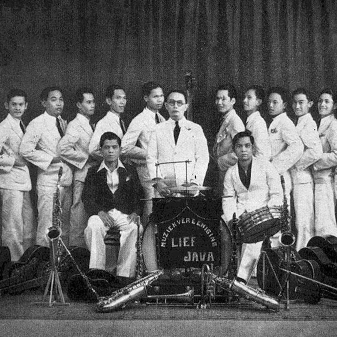 Stream Maluku Loem | Listen to Krontjong Indonesia Keroncong playlist ...