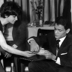 و الاقيك مشغول وشاغلني بيكّ