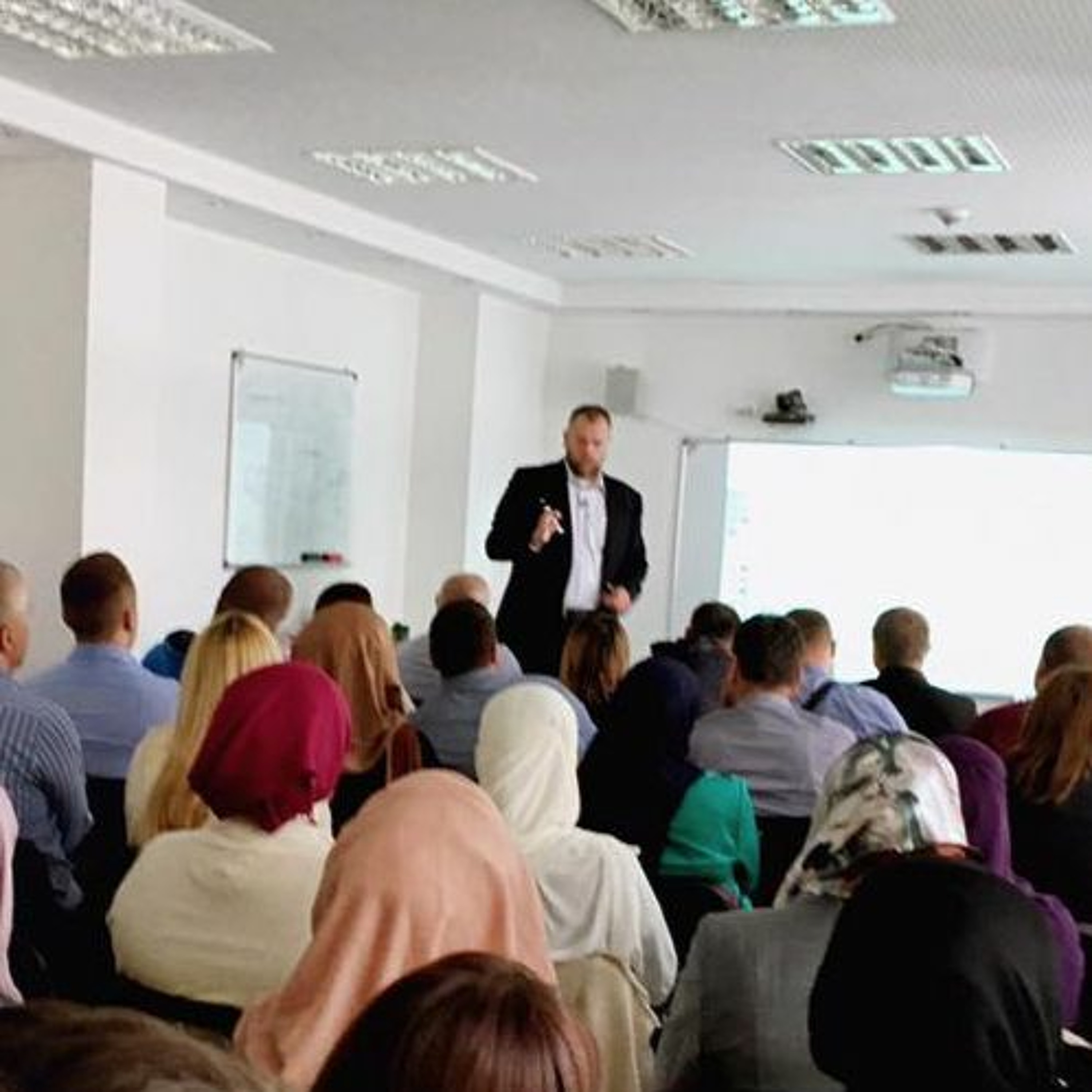 #02: Islamski pravni ugovori (Tema: finansije i poslovanje) Predavač: Almir Čolan thumbnail