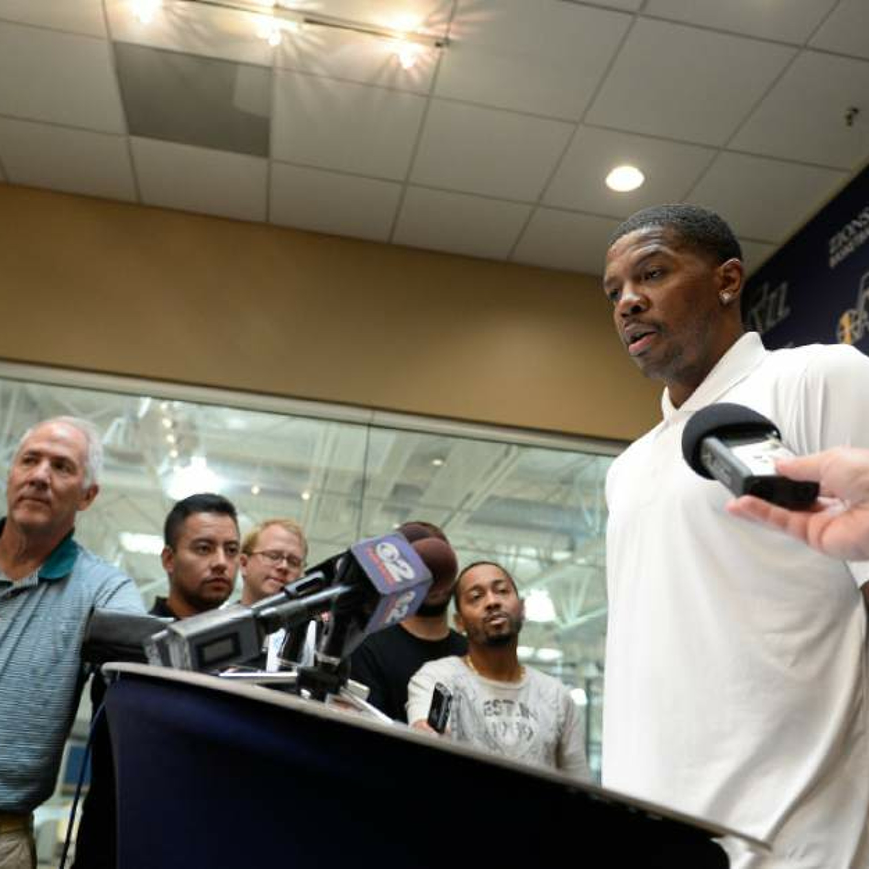 TribJazz — Life on Mars, Joe Johnson awakens, Derrick Favors' return & Twitter beefs episode artwork