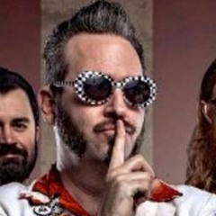 these songs sound really similar???