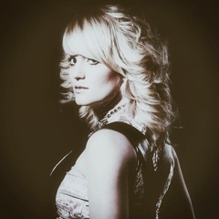 Chess Smith- Queen Of The High Held Head Walk (Live Acoustic)on BBC Radio Kent