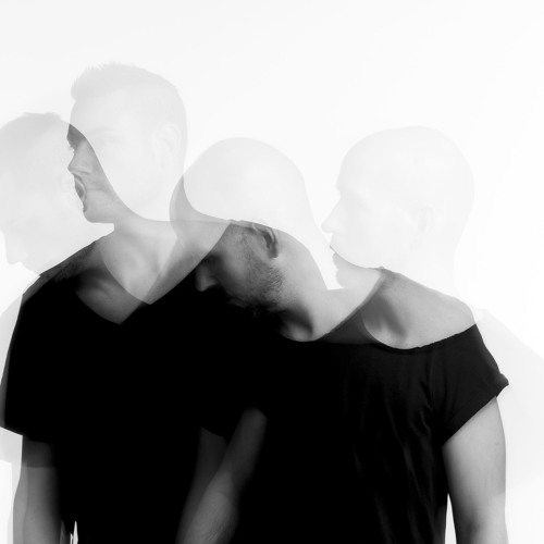 Premiere: 2pole "Tronica"