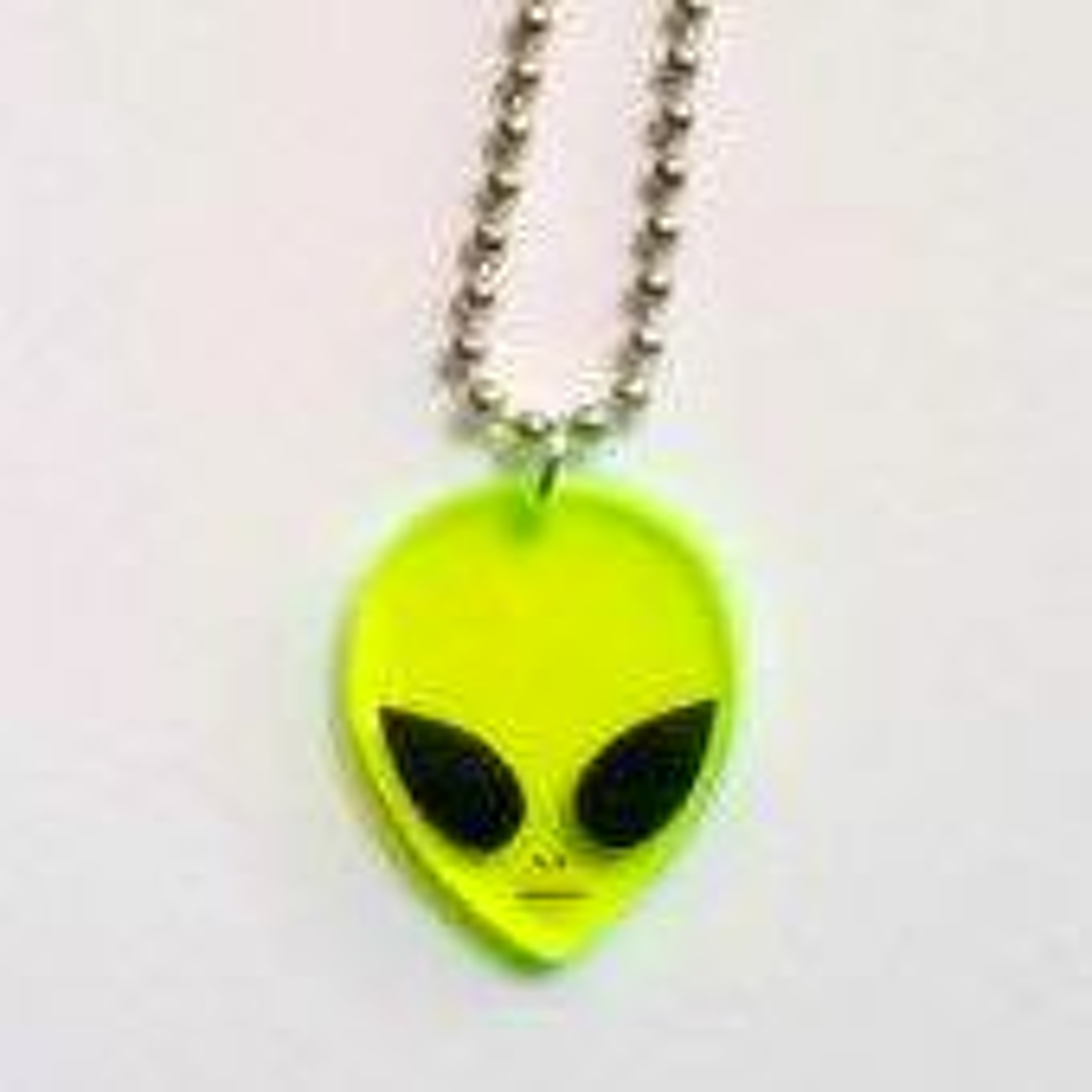 ALIEN NECKLACE episode artwork