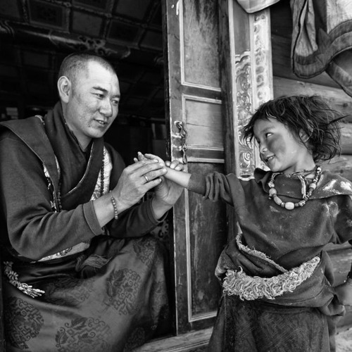 MANTRA . Black Floyd feat Owl Yeah .( Review .)