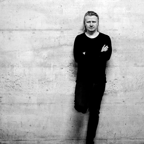 Premiere: Alex Bau "Illuse"