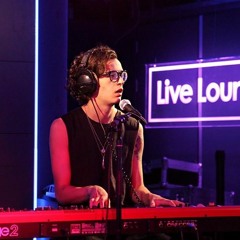 The 1975- What Makes You Beautiful (Live Lounge)