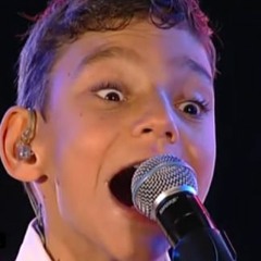 Que bonito - Adrián Martín Vega Cantando En El Estadio Nacional Teletón Chile 2015