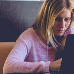 اغنية انا بحمد ربنا - كلمات والحان طاهر سليم