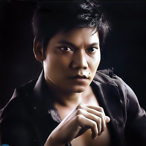 មេឃផ្តើមប្រែពណ៌ by Preap Sovath