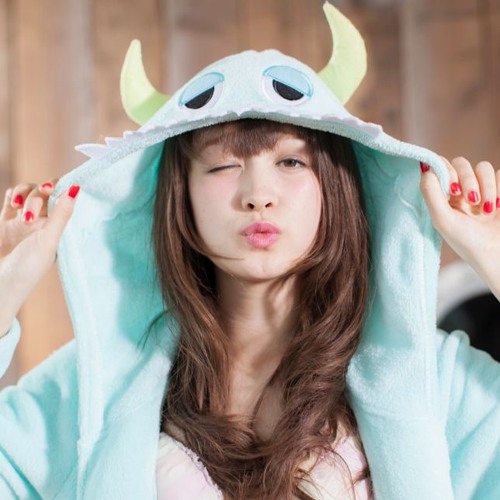 月の輪郭と午後の雨