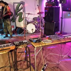 Unsynced Live at haket