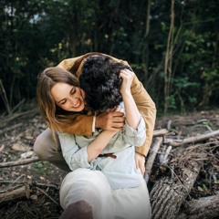 Phía sau một cô gái - Ira Hoàng Thy ft Phúc Pin, Búp