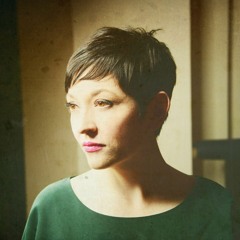 01 Piggy - Radio Parade