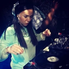 Essence of Chi @ Moondance NYE 2005 SE1. DJ t1, MC Lowqui, MC FiveAlive.