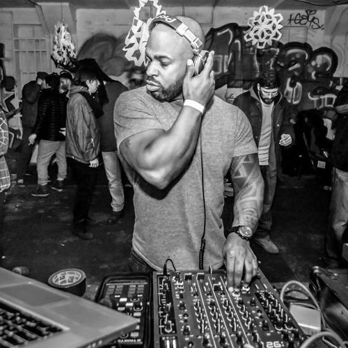 OUT NOW! PREMIERE: Demuir - Roots Of House (Simma Black)