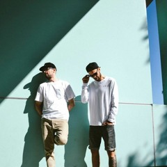 Premiere: Maximono “A$$ Crack”