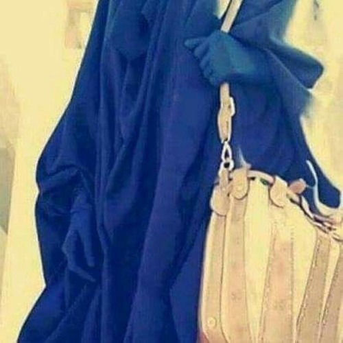 يا لؤلؤً قد صان عفتها الخمار💕