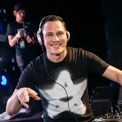 Tiësto - ID (Like Tiësto Loves Tiësto) TIëSTO'S FIRST TRAP TRACK!!!