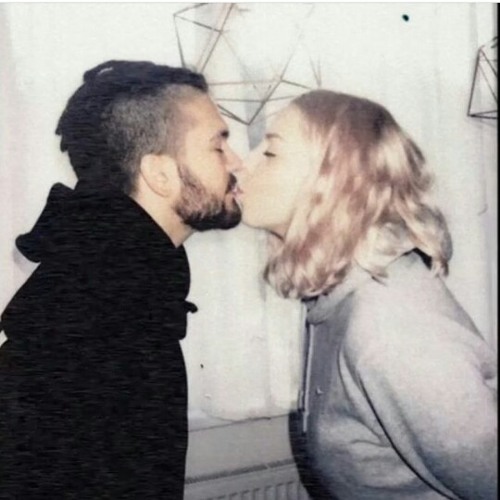 Дикпен терең жұлдыру Пикниктегі жалаңаш қыздар