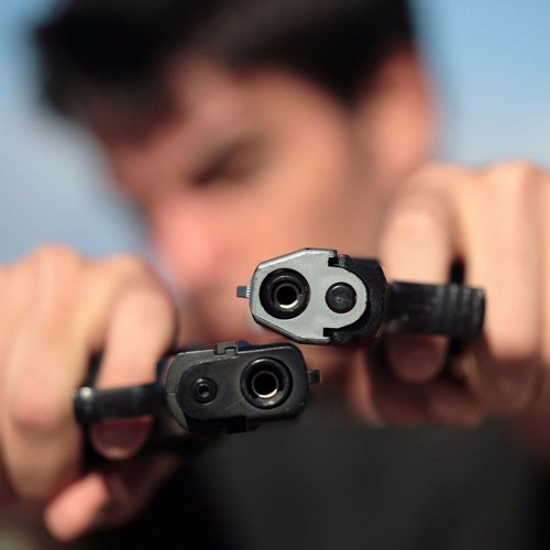 кавказец пистолетом