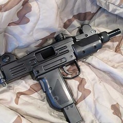 Uzi in Hand feat. Zacaree, Bingo Z, Litty Guapo