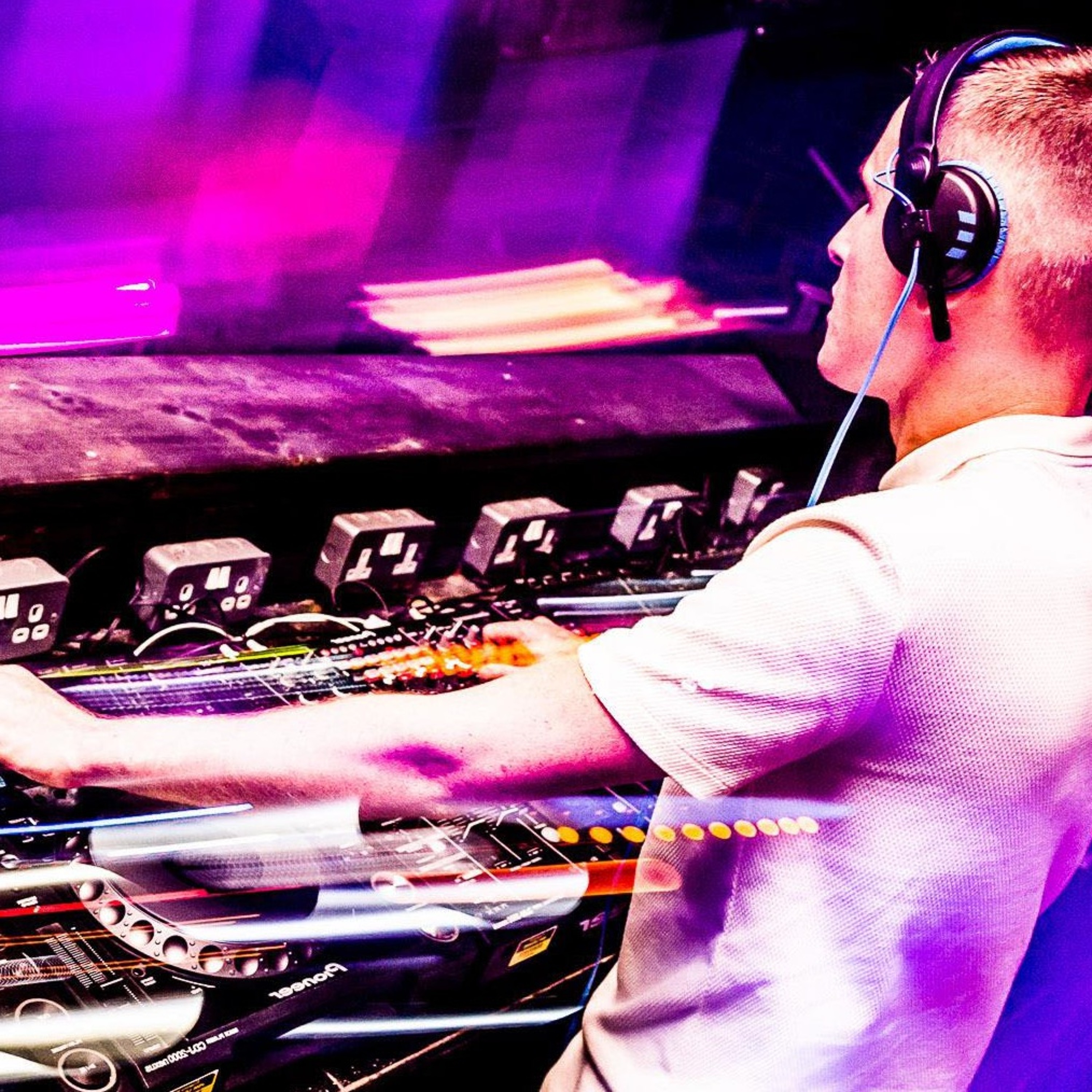 DJ Lee Morrison - Commercial Deep House Mix episode artwork