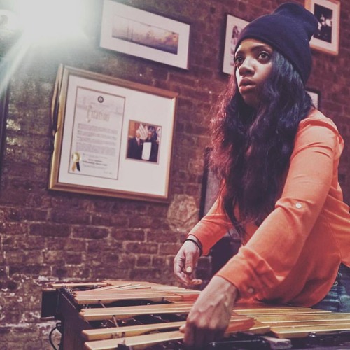 Nikara Warren - Thick Girl (Live)