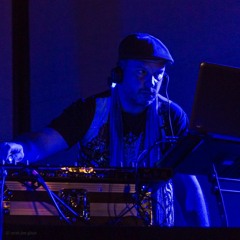 Captain EZ - The Vibe Conductor - LIVE Sessions