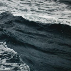 Glistening of the deep water