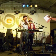 IOSONOUNCANE - È biologica, viva la pace - live a Indipendulo 2009