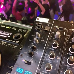 Đưa cánh tay lên nào - DJ Hiếu Ken