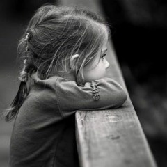 يوجد شخص ما يسمع  آهات قلبي