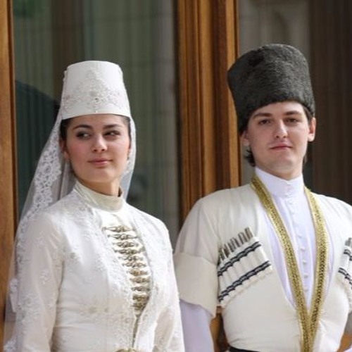 Осетины какие они. Кумыки кумыки. Северная Осетия национальный костюм. Осетинский национальный костюм черкеска. Осетин миллати.
