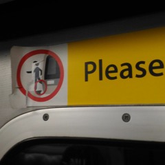 港鐵車廂 請勿靠近車門 廣播