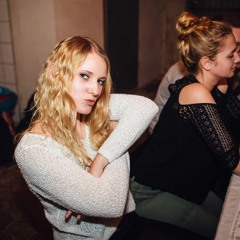 Caro Rasiert Deutschrap