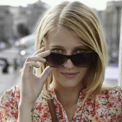 Orta boyli blondalar